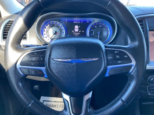 Chrysler 300 Vehicle Full-screen Gallery Image 15