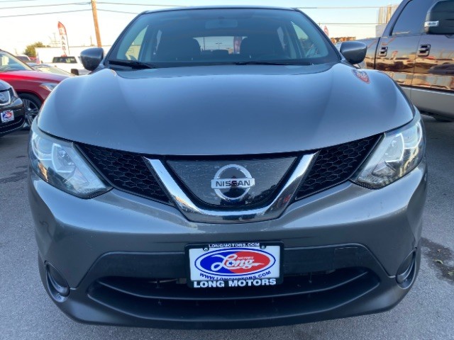 Nissan Rogue Sport Vehicle Full-screen Gallery Image 02