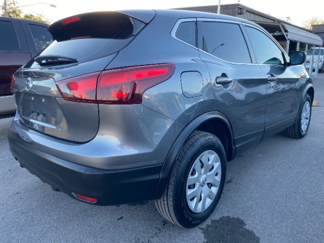 Nissan Rogue Sport Vehicle Full-screen Gallery Image 05