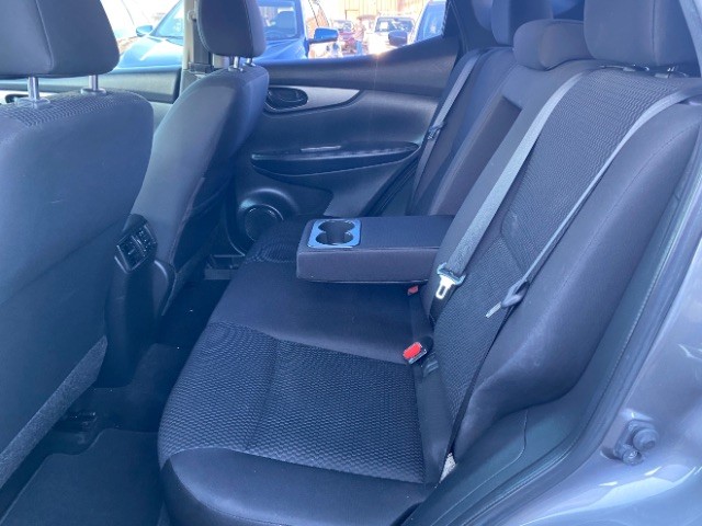 Nissan Rogue Sport Vehicle Full-screen Gallery Image 07