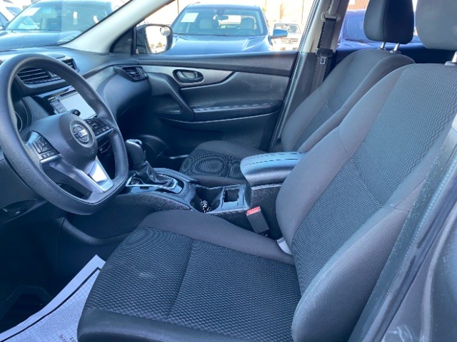 Nissan Rogue Sport Vehicle Full-screen Gallery Image 08