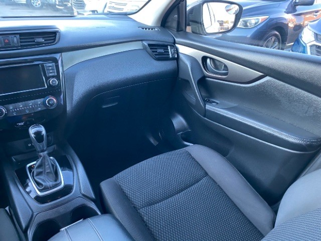 Nissan Rogue Sport Vehicle Full-screen Gallery Image 10