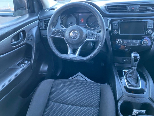 Nissan Rogue Sport Vehicle Full-screen Gallery Image 11