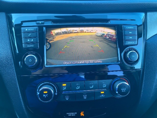 Nissan Rogue Sport Vehicle Full-screen Gallery Image 13