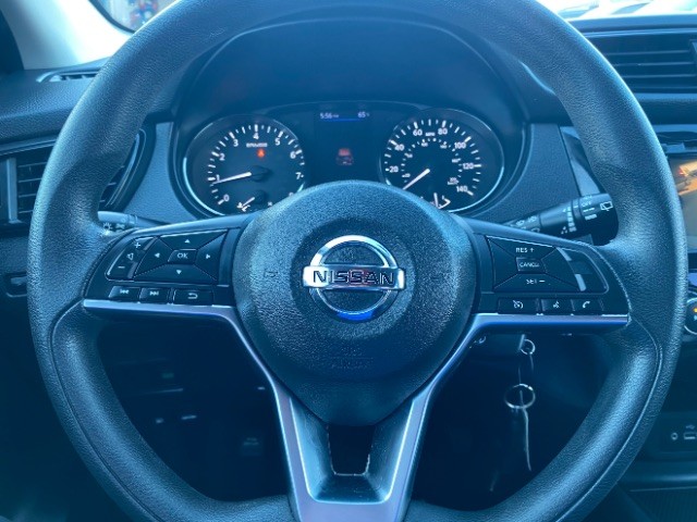 Nissan Rogue Sport Vehicle Full-screen Gallery Image 14