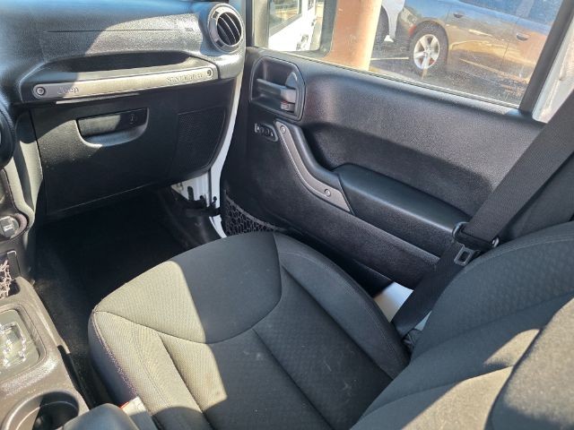 Jeep Wrangler Unlimited Vehicle Full-screen Gallery Image 07