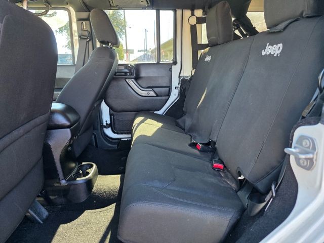 Jeep Wrangler Unlimited Vehicle Full-screen Gallery Image 10