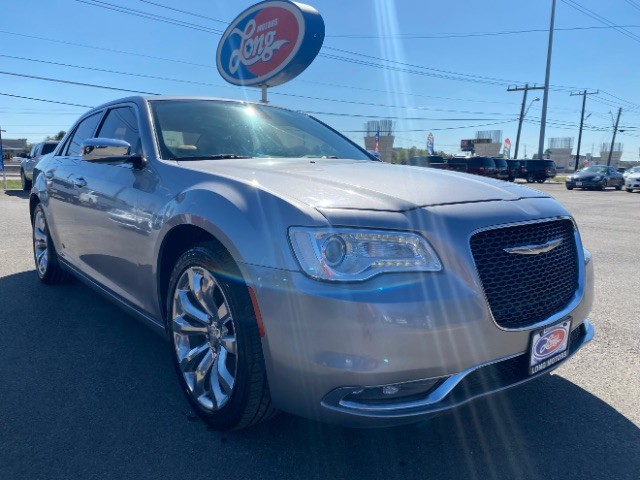2018 Chrysler 300 Limited's photo