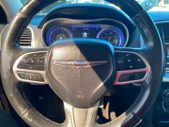 Chrysler 300 Vehicle Full-screen Gallery Image 10