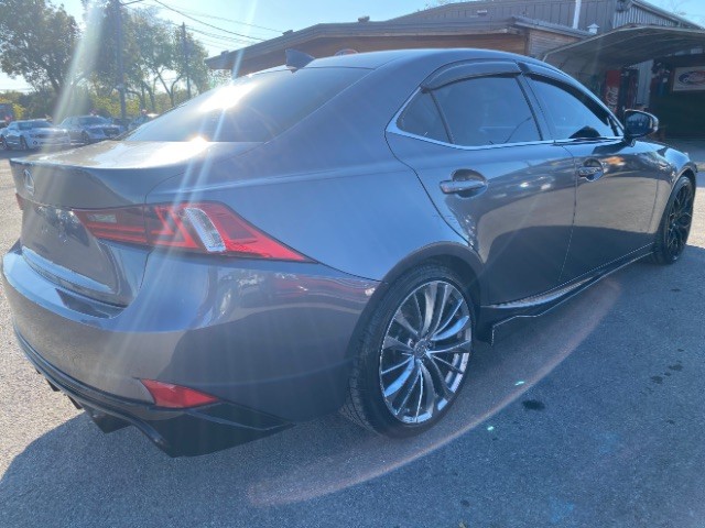 Lexus IS 250 Vehicle Full-screen Gallery Image 05