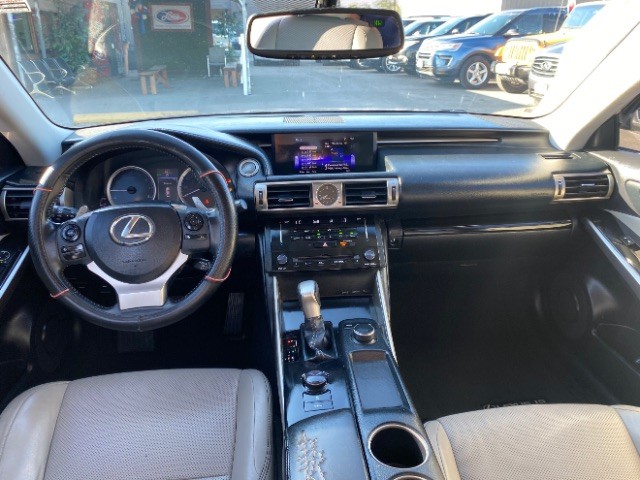 Lexus IS 250 Vehicle Full-screen Gallery Image 06