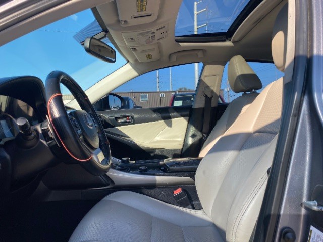 Lexus IS 250 Vehicle Full-screen Gallery Image 08