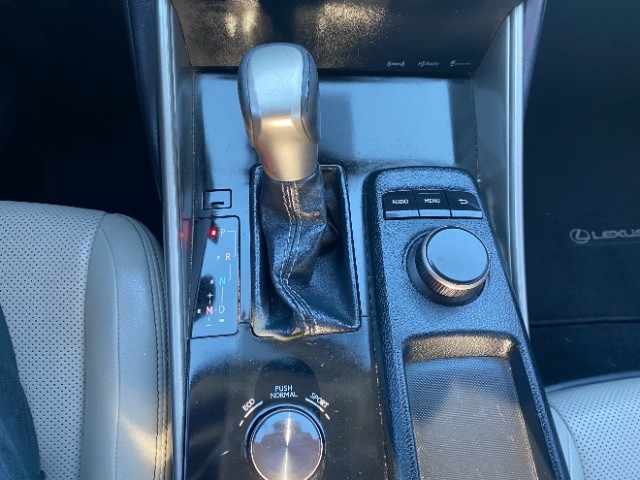 Lexus IS 250 Vehicle Full-screen Gallery Image 14