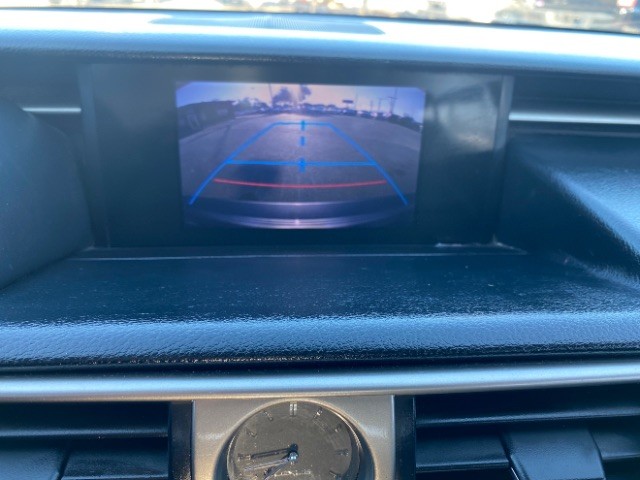 Lexus IS 250 Vehicle Full-screen Gallery Image 15