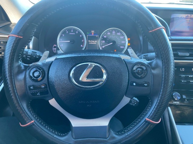 Lexus IS 250 Vehicle Full-screen Gallery Image 16