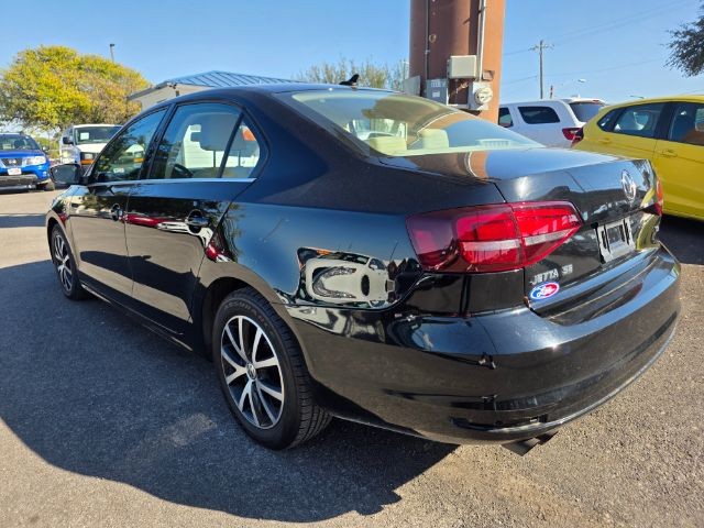 Volkswagen Jetta Vehicle Full-screen Gallery Image 05