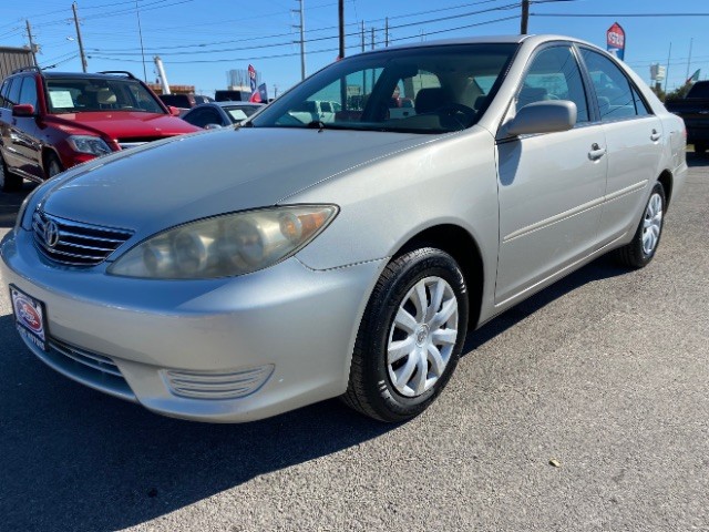 Toyota Camry Vehicle Full-screen Gallery Image 03