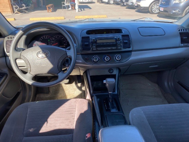 Toyota Camry Vehicle Full-screen Gallery Image 06