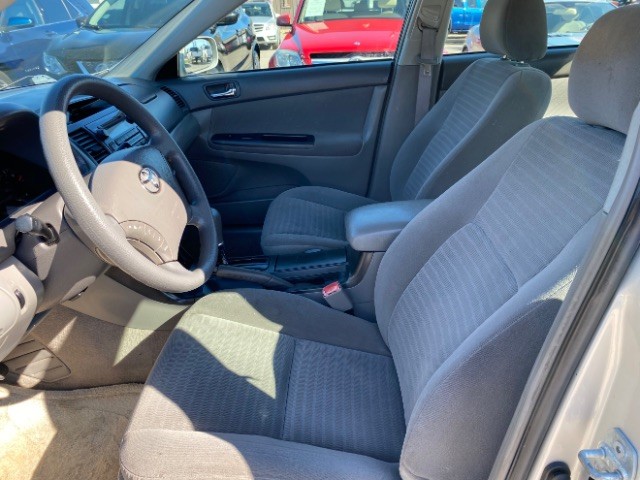 Toyota Camry Vehicle Full-screen Gallery Image 08