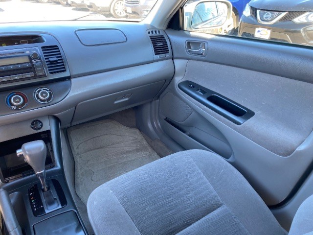 Toyota Camry Vehicle Full-screen Gallery Image 10