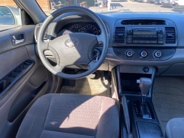 Toyota Camry Vehicle Full-screen Gallery Image 11