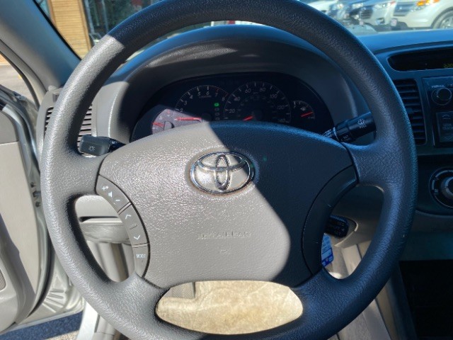 Toyota Camry Vehicle Full-screen Gallery Image 13