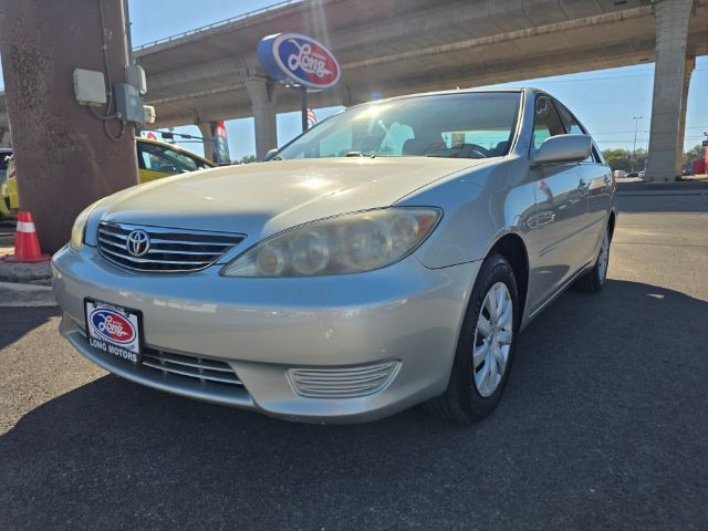 Toyota Camry Vehicle Full-screen Gallery Image 14