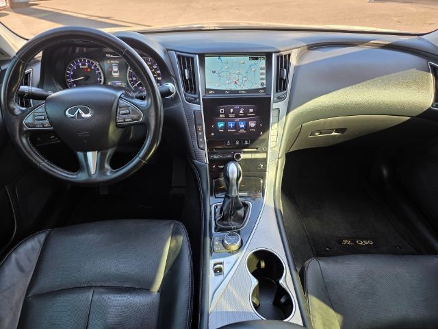 INFINITI Q50 Vehicle Full-screen Gallery Image 06