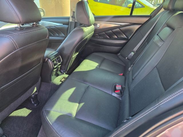 INFINITI Q50 Vehicle Full-screen Gallery Image 07