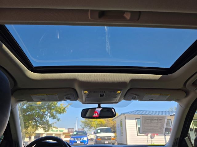 INFINITI Q50 Vehicle Full-screen Gallery Image 10