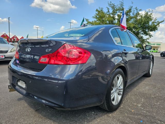 INFINITI G37 Sedan Vehicle Full-screen Gallery Image 04