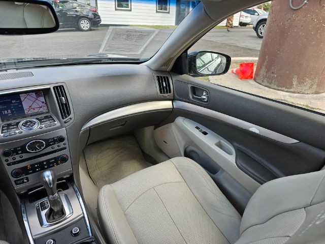 INFINITI G37 Sedan Vehicle Full-screen Gallery Image 08