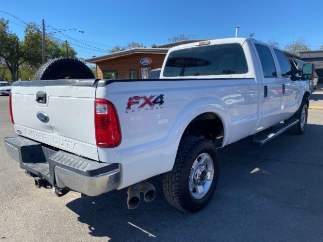 Ford Super Duty F-350 SRW Vehicle Full-screen Gallery Image 05