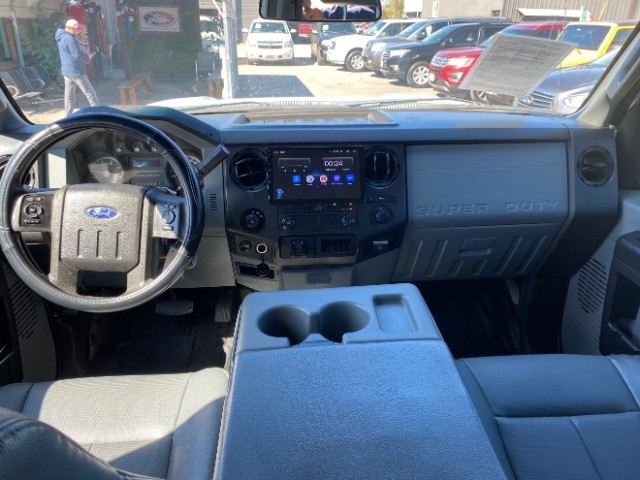 Ford Super Duty F-350 SRW Vehicle Full-screen Gallery Image 06