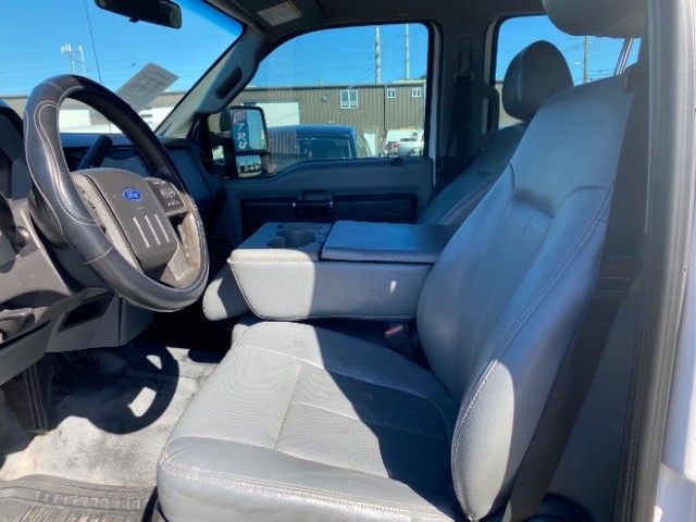 Ford Super Duty F-350 SRW Vehicle Full-screen Gallery Image 08