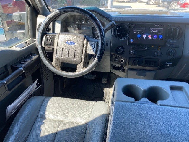 Ford Super Duty F-350 SRW Vehicle Full-screen Gallery Image 11