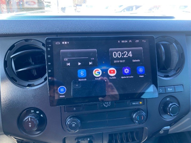 Ford Super Duty F-350 SRW Vehicle Full-screen Gallery Image 12