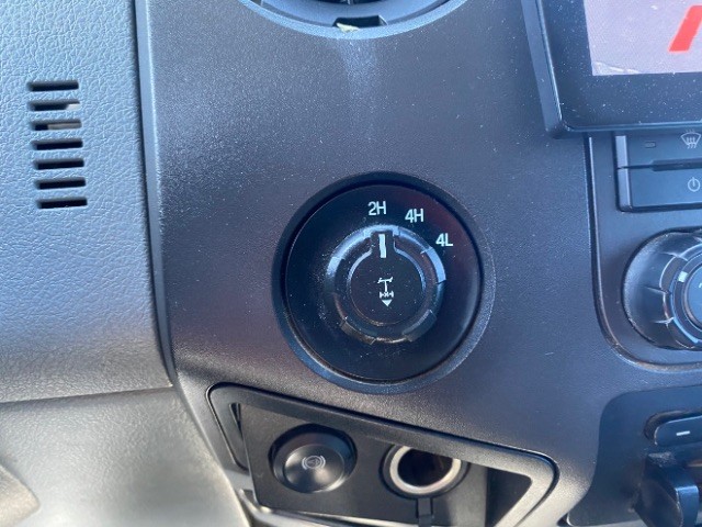 Ford Super Duty F-350 SRW Vehicle Full-screen Gallery Image 14