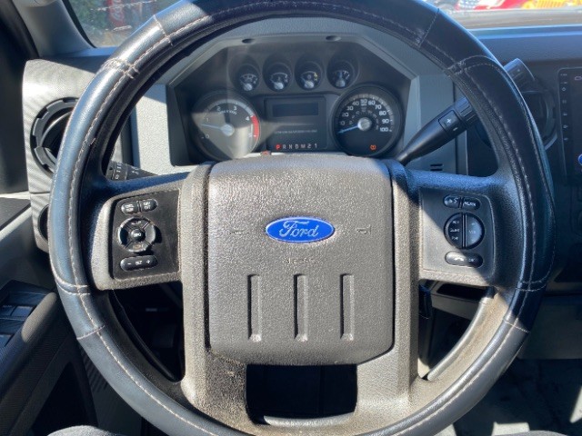 Ford Super Duty F-350 SRW Vehicle Full-screen Gallery Image 15