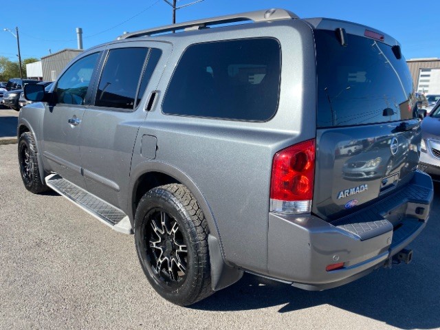 Nissan Armada Vehicle Full-screen Gallery Image 04