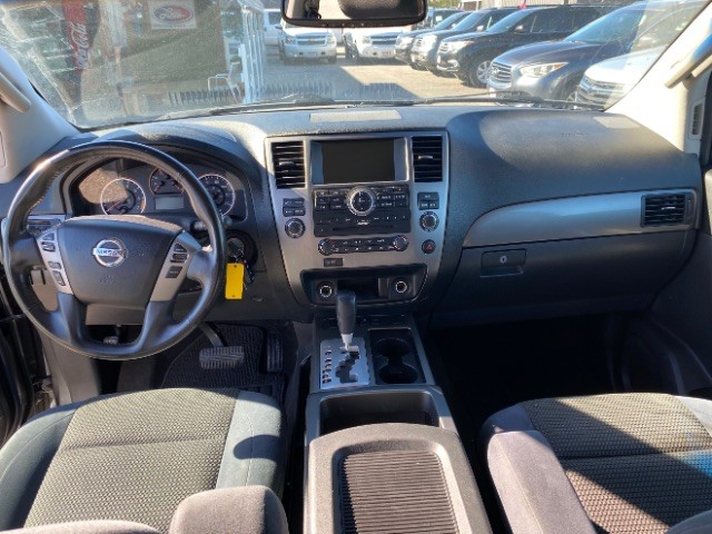 Nissan Armada Vehicle Full-screen Gallery Image 06