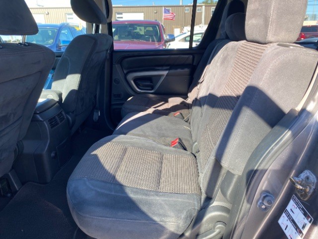 Nissan Armada Vehicle Full-screen Gallery Image 08