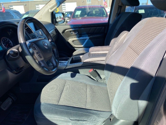 Nissan Armada Vehicle Full-screen Gallery Image 09