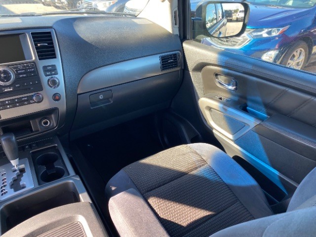 Nissan Armada Vehicle Full-screen Gallery Image 11