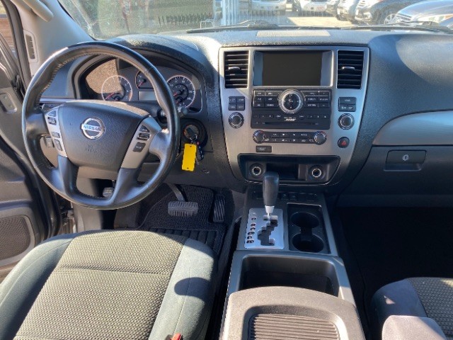 Nissan Armada Vehicle Full-screen Gallery Image 12