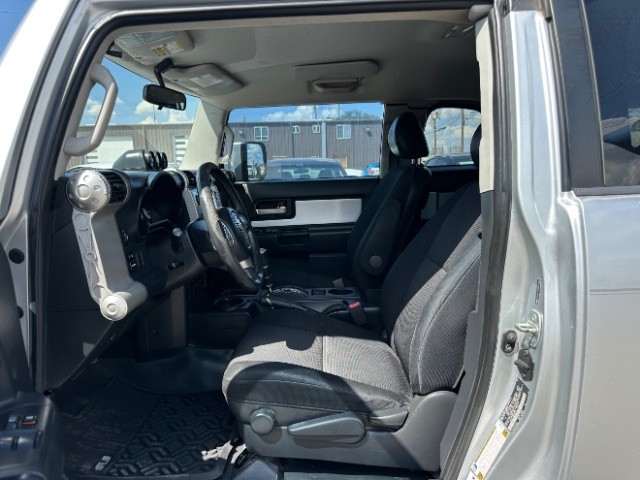 Toyota FJ Cruiser Vehicle Full-screen Gallery Image 10