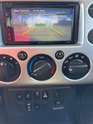 Toyota FJ Cruiser Vehicle Full-screen Gallery Image 12