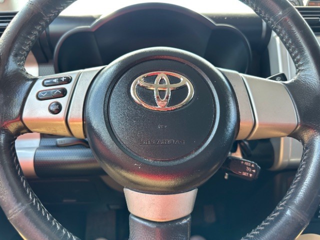 Toyota FJ Cruiser Vehicle Full-screen Gallery Image 13