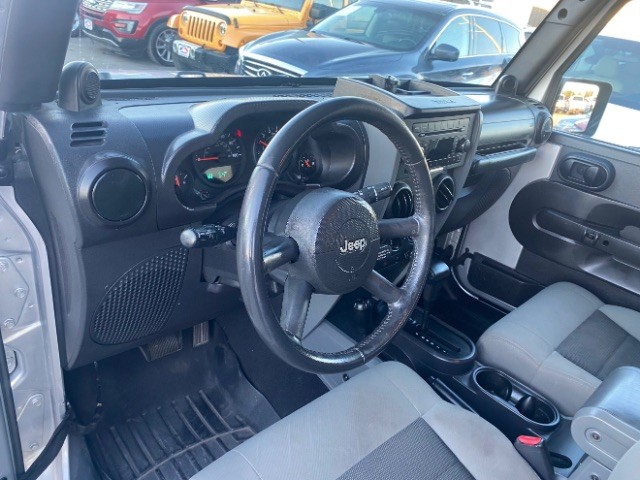 Jeep Wrangler Vehicle Full-screen Gallery Image 07