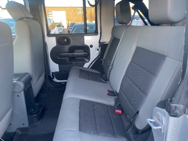 Jeep Wrangler Vehicle Full-screen Gallery Image 08